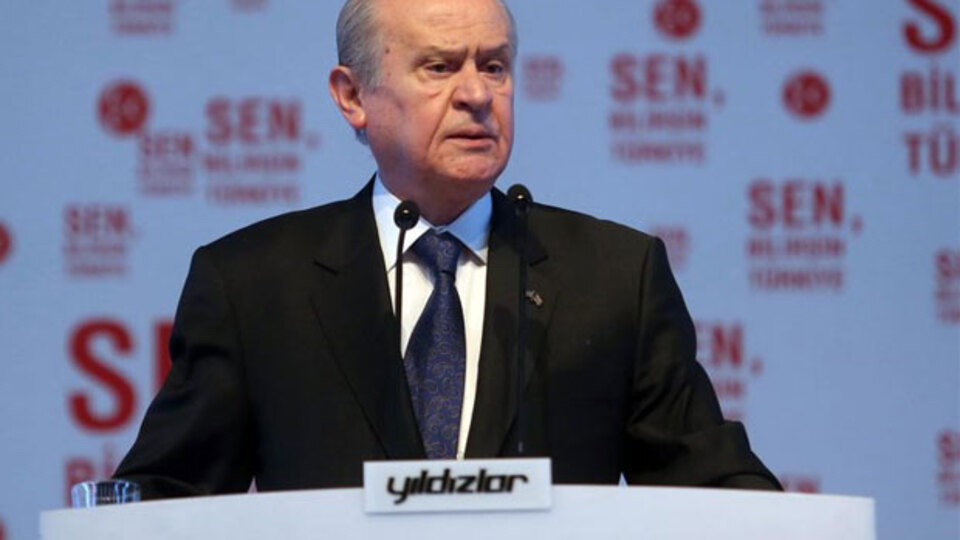 Bahçeli o çantayı canlı yayında açtı