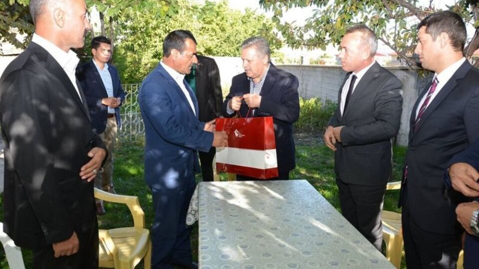 Vali'nin esprisine duygulandıran yanıt