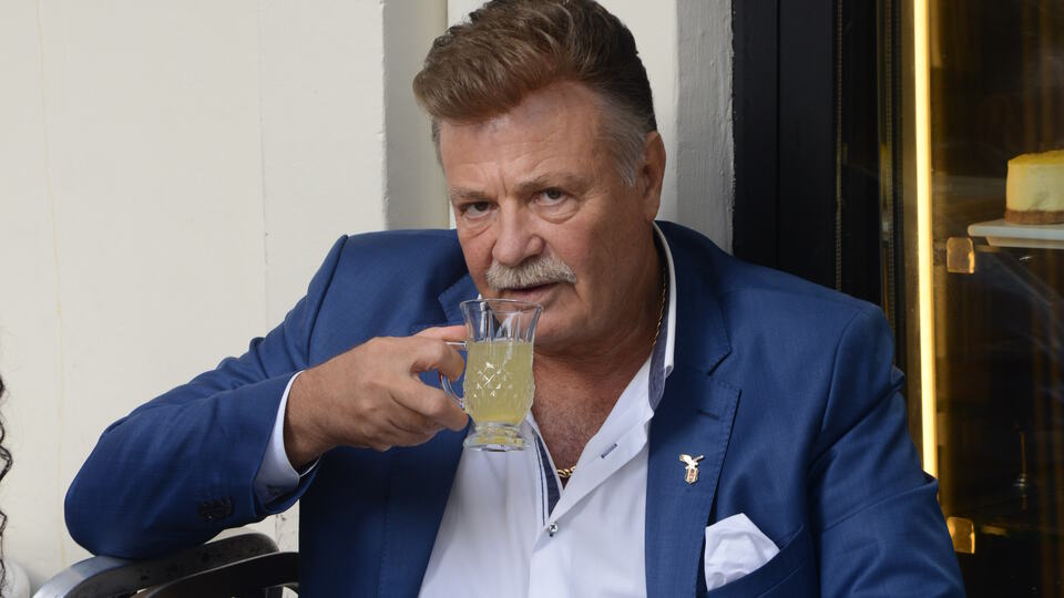 "Gazoz içer misin yavrum!"