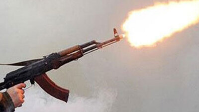 Bitlis'te araca uzun namlulu silahlarla saldırı!