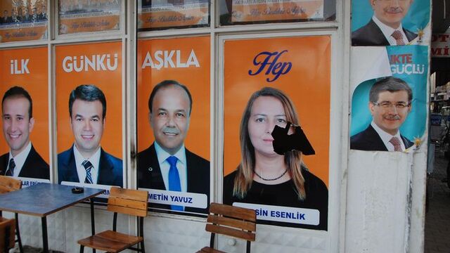 AK Parti seçim bürosuna taşlı saldırı