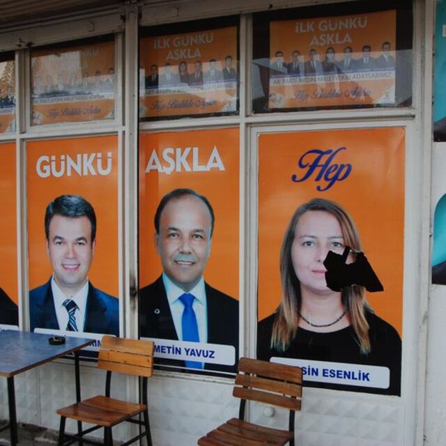AK Parti seçim bürosuna taşlı saldırı