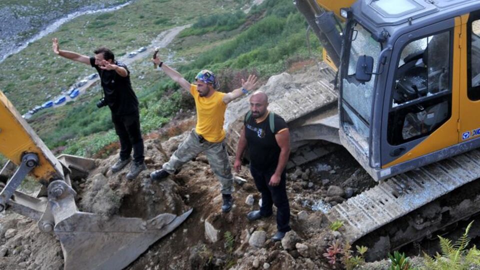 Yeşil Yol'da kan aktı! Kepçeye ateş açıldı