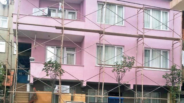IŞİD'in merkezi pembeye boyandı