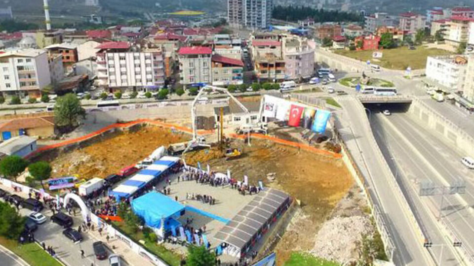 Türkiye'nin en büyük gençlik merkezinin temeli atıldı