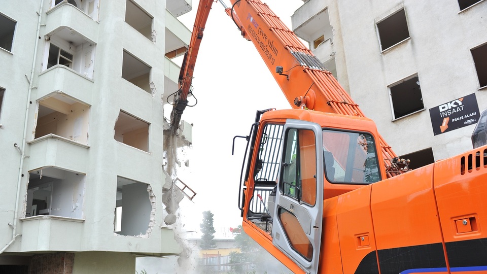 Kartal sahilde yıkım başladı