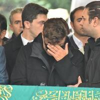 Annesini uğurladı!