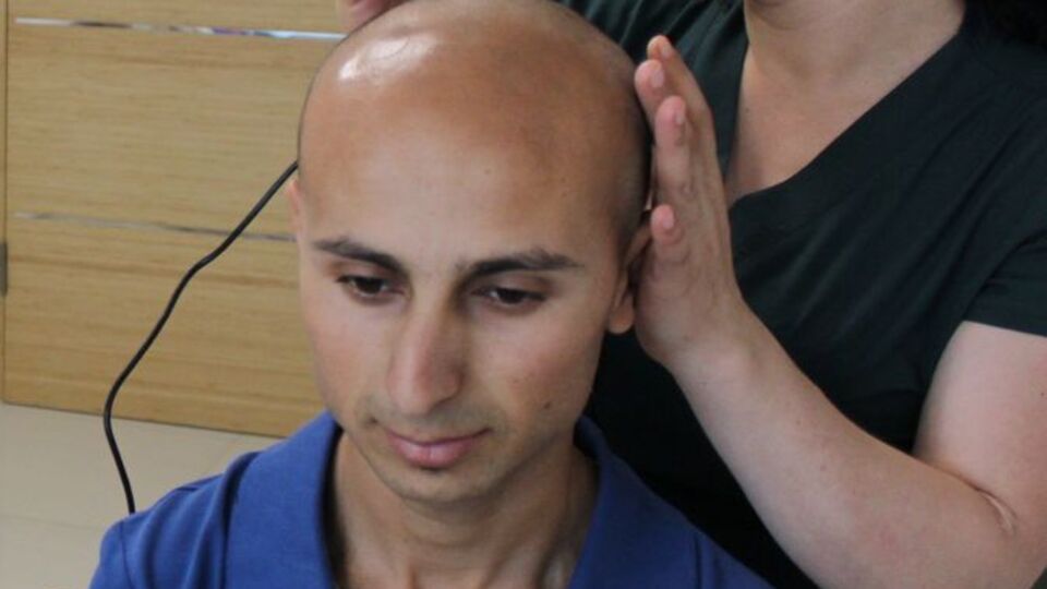 Aynalara küsmüştü ama...