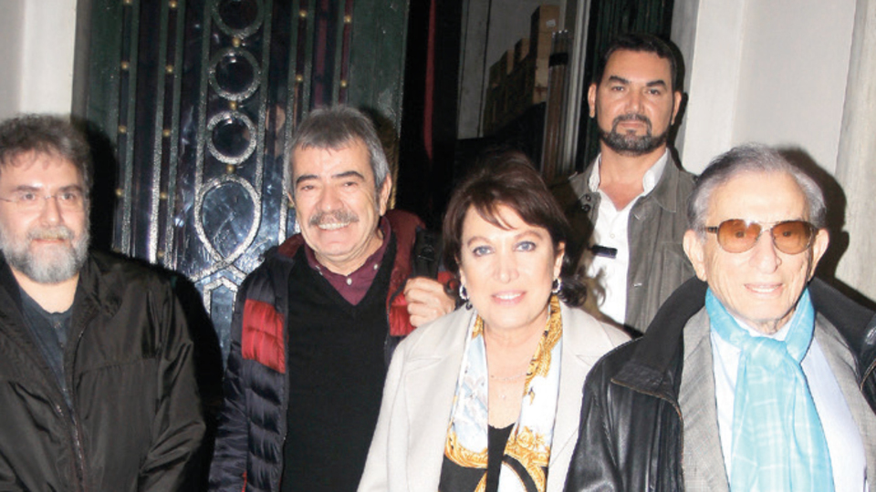 "Ahmet'in yemek davetindeyiz"