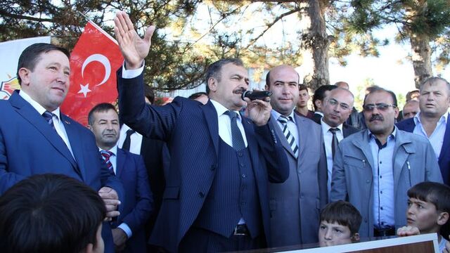 Veysel Eroğlu: ''Milletin parası, millete hizmet olarak akıyor"
