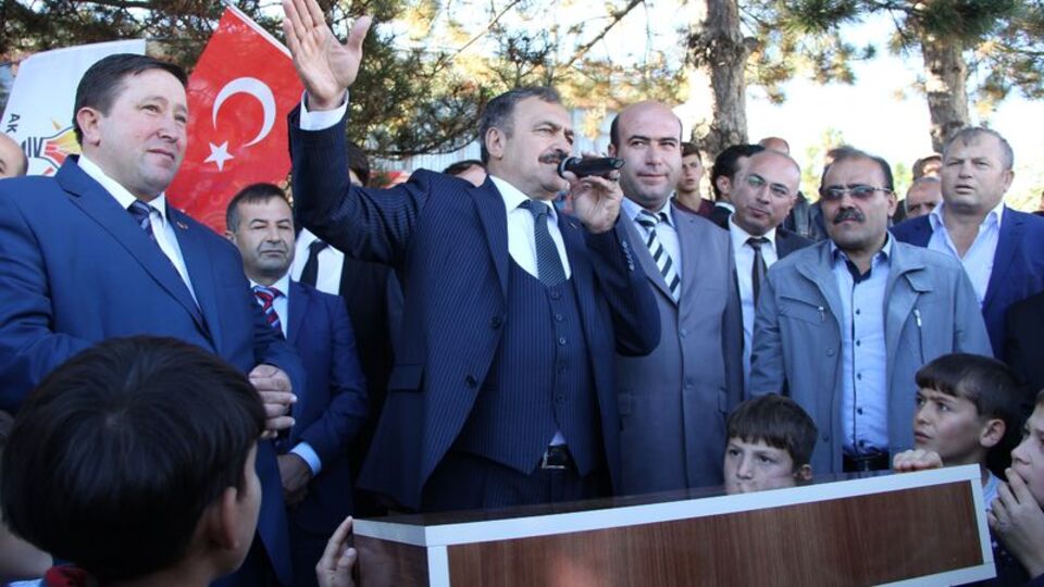 Veysel Eroğlu: ''Milletin parası, millete hizmet olarak akıyor"