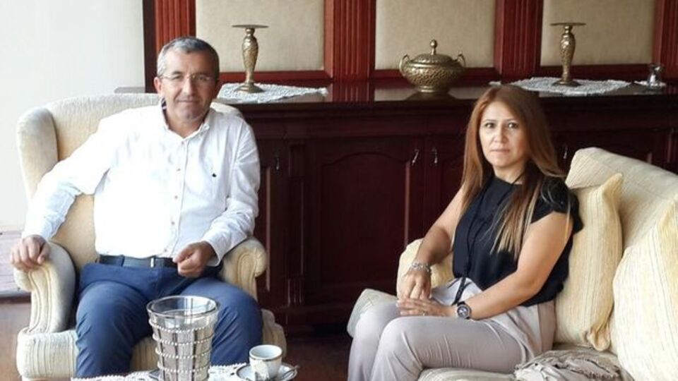 Müebbet cezayı sırtını dönerek dinledi