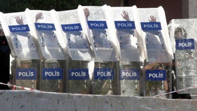 Kanaltürk önünde protesto