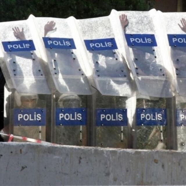 Kanaltürk önünde protesto