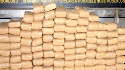 Profesör uyuşturucu imal ederken yakalandı