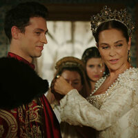 Hülya Avşar 'Kösem Sultan'da olay çıkardı