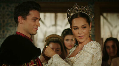 Hülya Avşar 'Kösem Sultan'da olay çıkardı