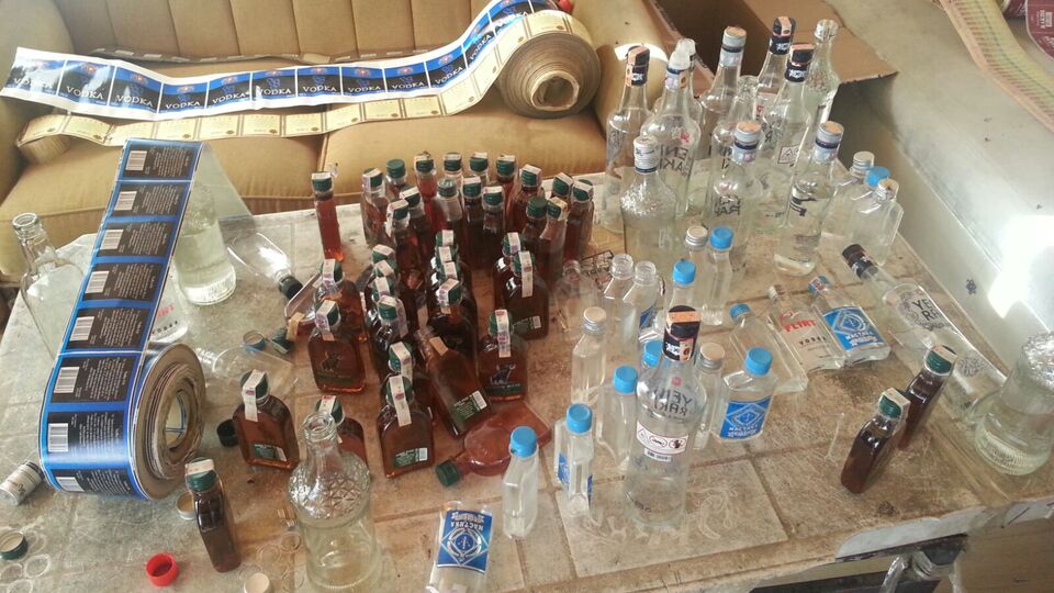 Çiftlik evine sahte içki baskını