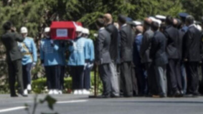 Niye Tekbir değil Şopen?