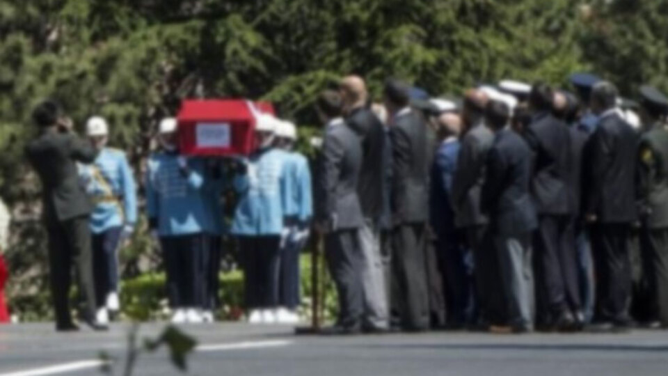 Niye Tekbir değil Şopen?