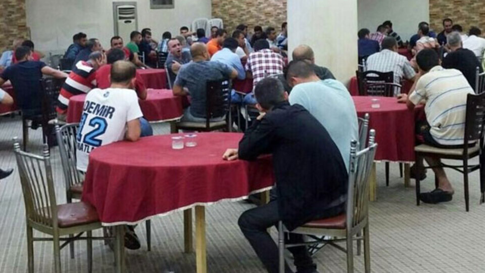 Polis tam içeri girecekken...