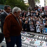 'En yoksul Başkan'dan Cumartesi Anneleri'ne destek
