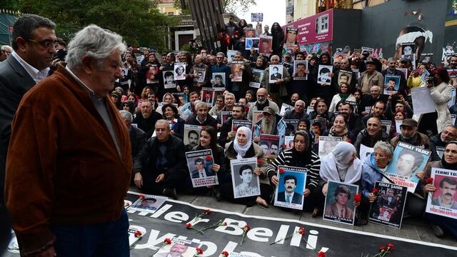 'En yoksul Başkan'dan Cumartesi Anneleri'ne destek
