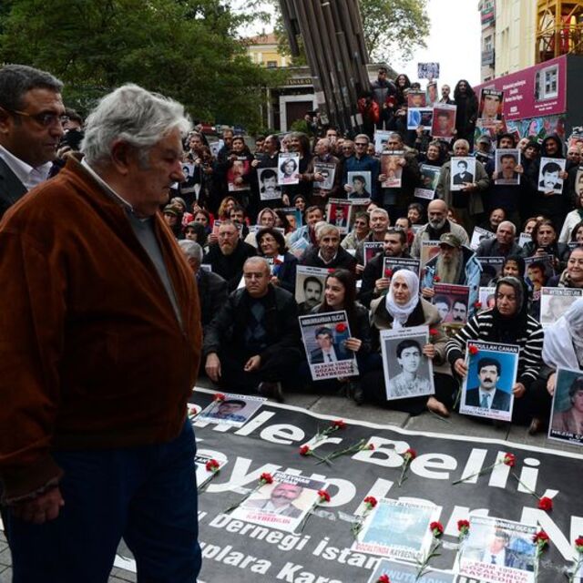 'En yoksul Başkan'dan Cumartesi Anneleri'ne destek