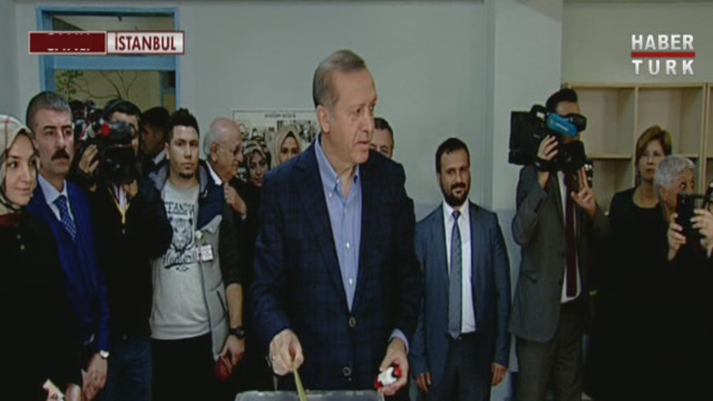 Oyunu kullandı, ilk mesajını verdi