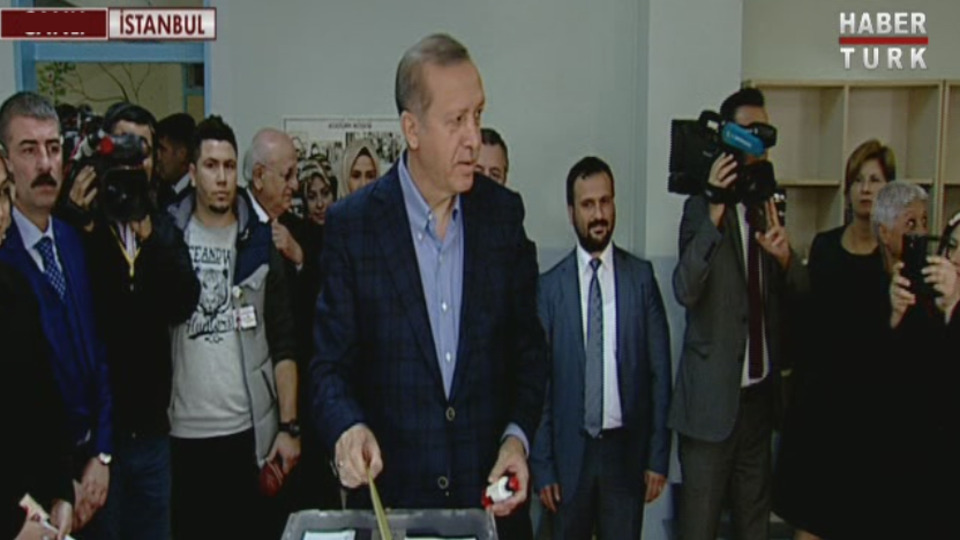 Oyunu kullandı, ilk mesajını verdi