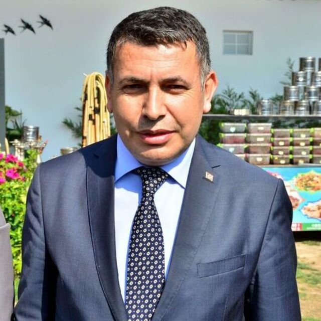 Meclis'in kapısından döndü