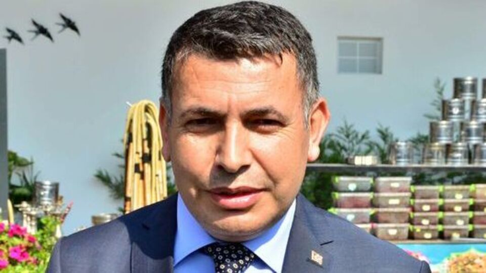 Meclis'in kapısından döndü