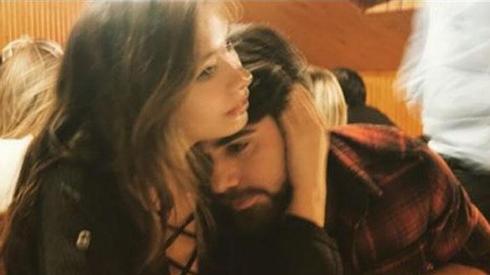 Ünlü çiftten mutluluk pozu