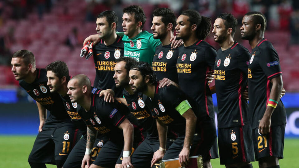 G.Saray'a çifte şok!