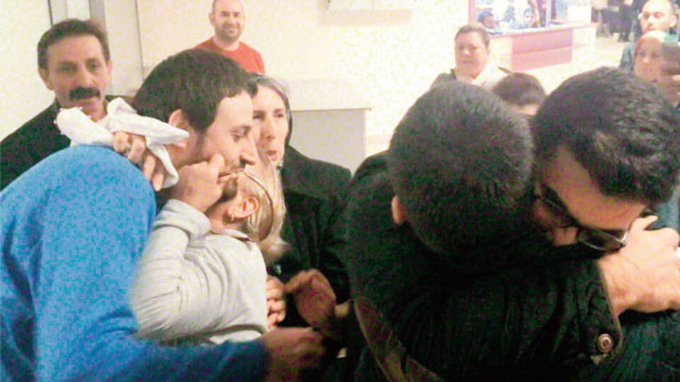 Mısır'da 383 gün tutuklu kalan 8 Türk döndü!