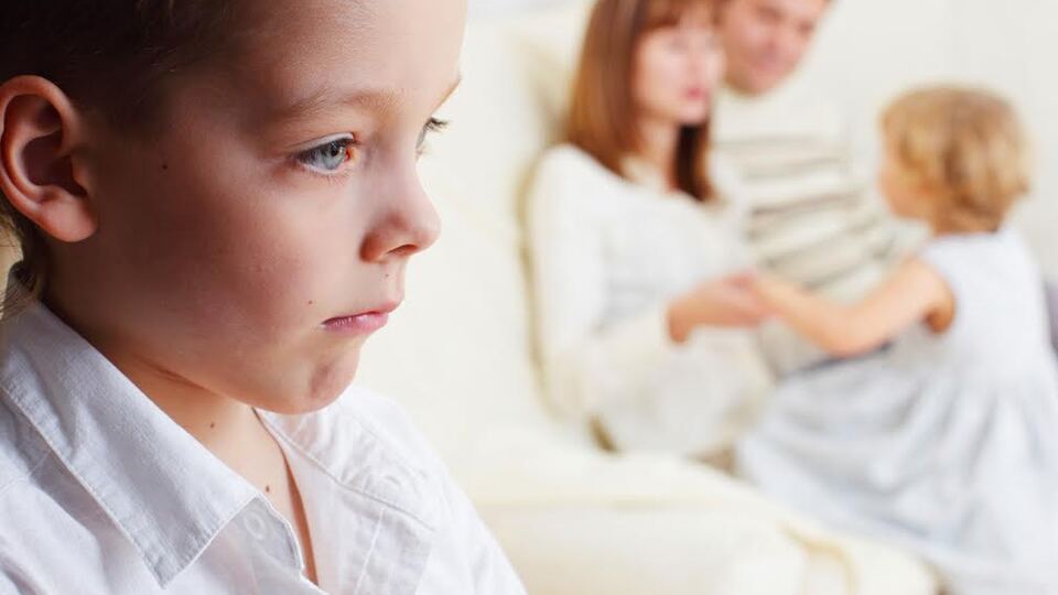 Kardeş kıskançlığı çocuğunuzu bakın nasıl etkiliyor