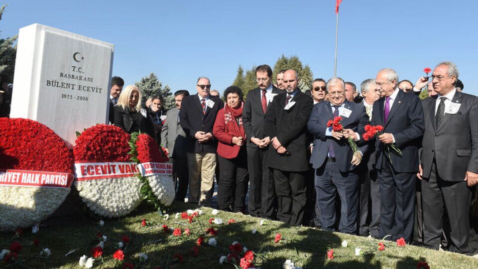 Kılıçdaroğlu, Ecevit'i 9. ölüm yılında andı