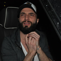 Ünlü şarkıcıya silahlı saldırı!