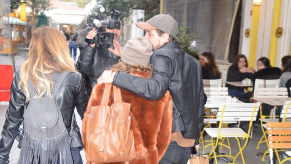 Öpmeye doyamadı...