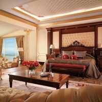 Kraldan önce eşyaları Antalya'da! 16 kamyon 65 Mercedes'le taşındı