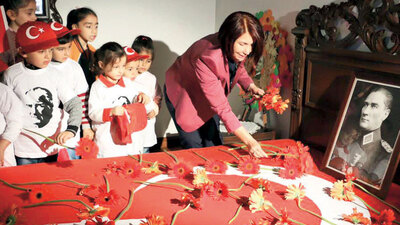 Avcılar'daki miniklerden Atatürk Evi Müzesi'ne çiçek