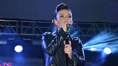 Ünlü şarkıcı tekme tokat kavga etti!