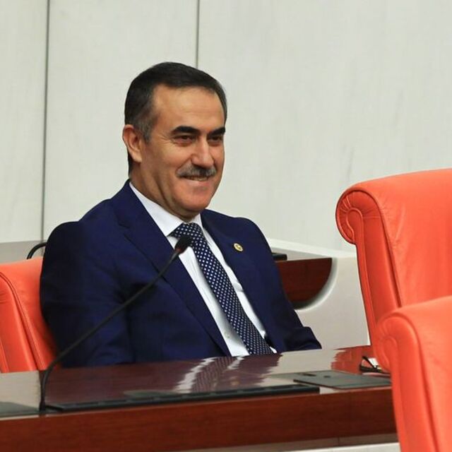 Özkes'ten tartışma yaratan tweetler