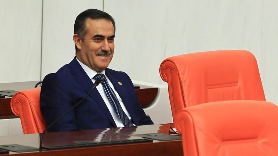 Özkes'ten tartışma yaratan tweetler