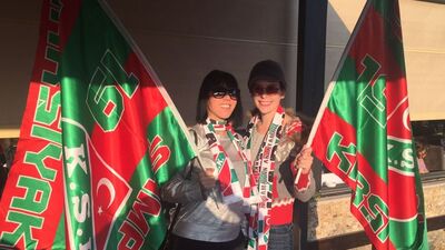 Galibiyeti Karşıyaka sokaklarında kutladılar!