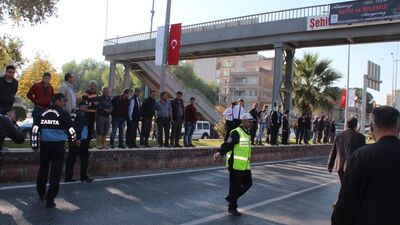 Acı olayı böyle seyrettiler! Bunalıma giren iki liseli kız...
