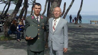 Okula giderken otobüs parası olmadığı için...