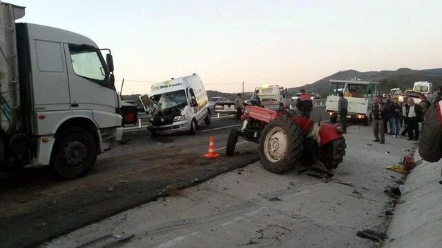 Balıkesir'de korkunç kaza: 1 ölü, 2 yaralı