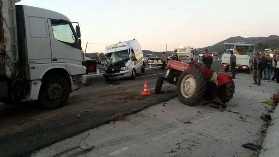 Balıkesir'de korkunç kaza: 1 ölü, 2 yaralı