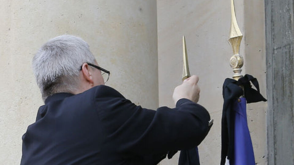 Fransa Cumhurbaşkanı Hollande: Saldırıları IŞİD düzenledi